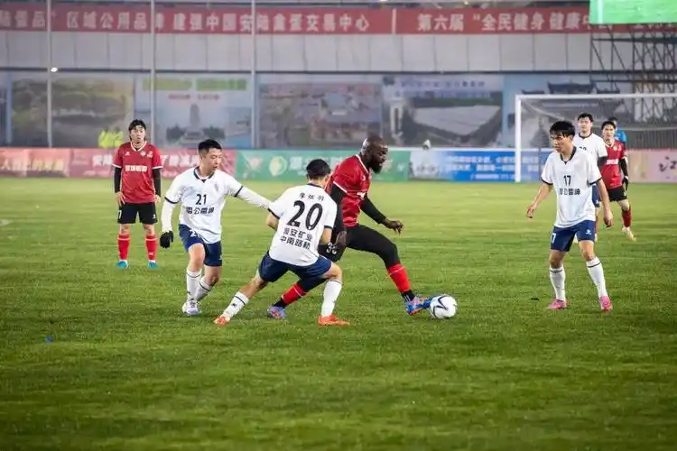 德国乙级联赛：汉堡 VS 圣保利